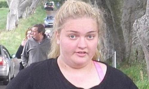 Над девочкой насмехались из-за полноты, но она стала звездой выпускного вечера