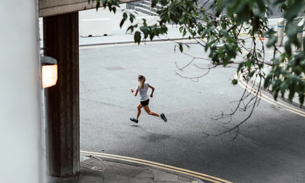 Бегунья из Шотландии проехала часть марафона на автомобиле